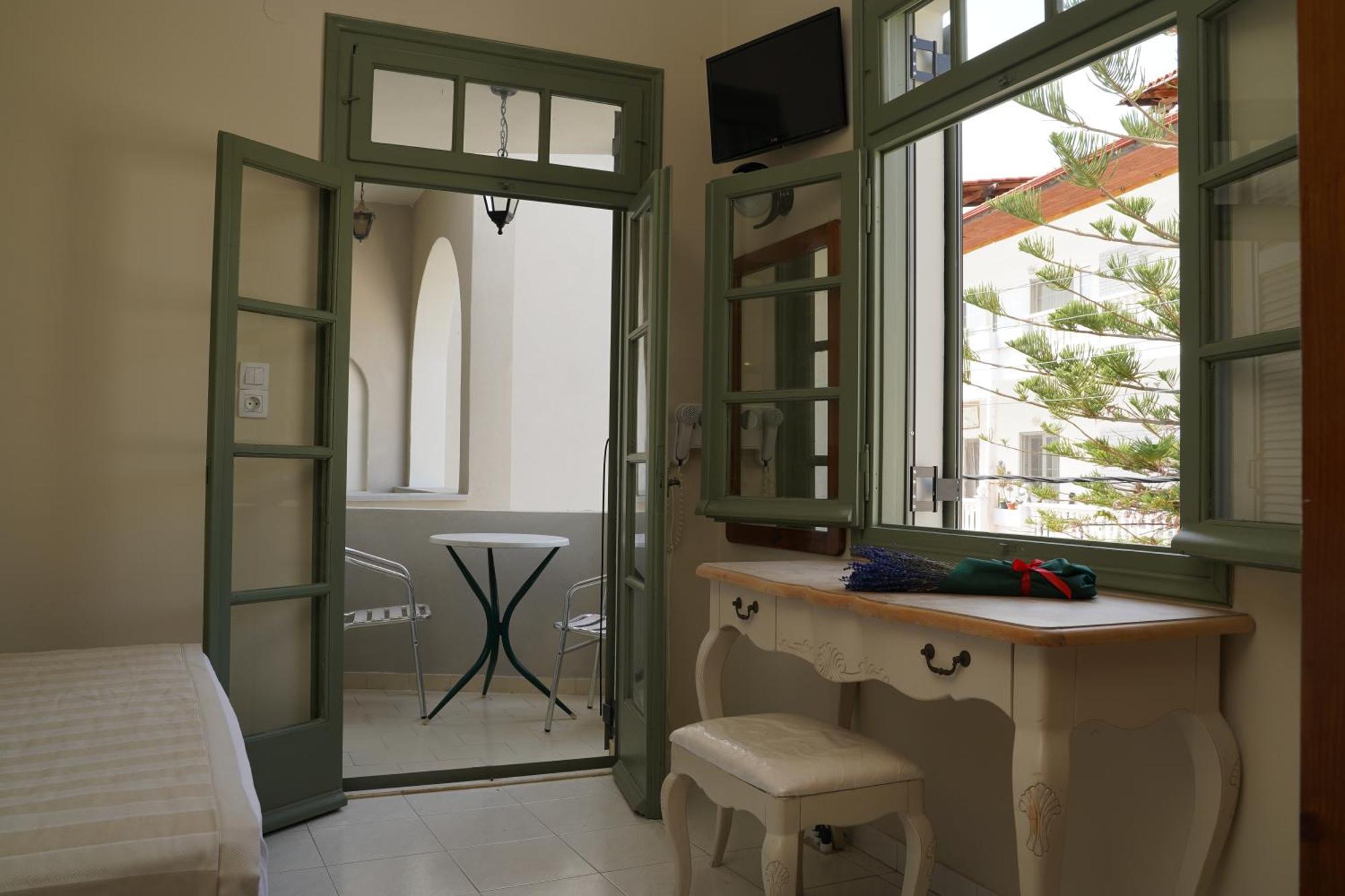Kores Aegina Agia Marina  Buitenkant foto